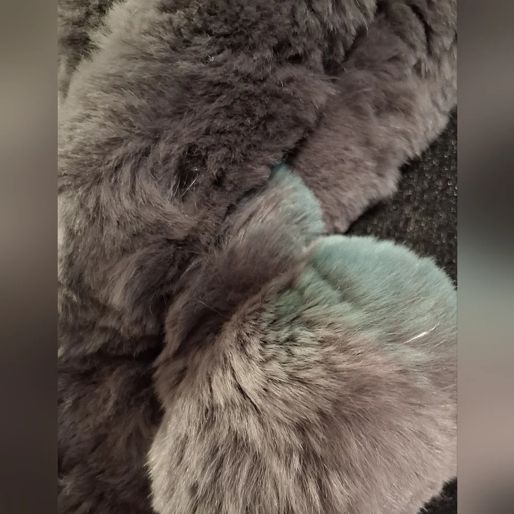 EUC Belle Fare Ottawa Grey & Aqua Rex Rabbit Elegant Luxury Pull-Thru Scarf Wrap